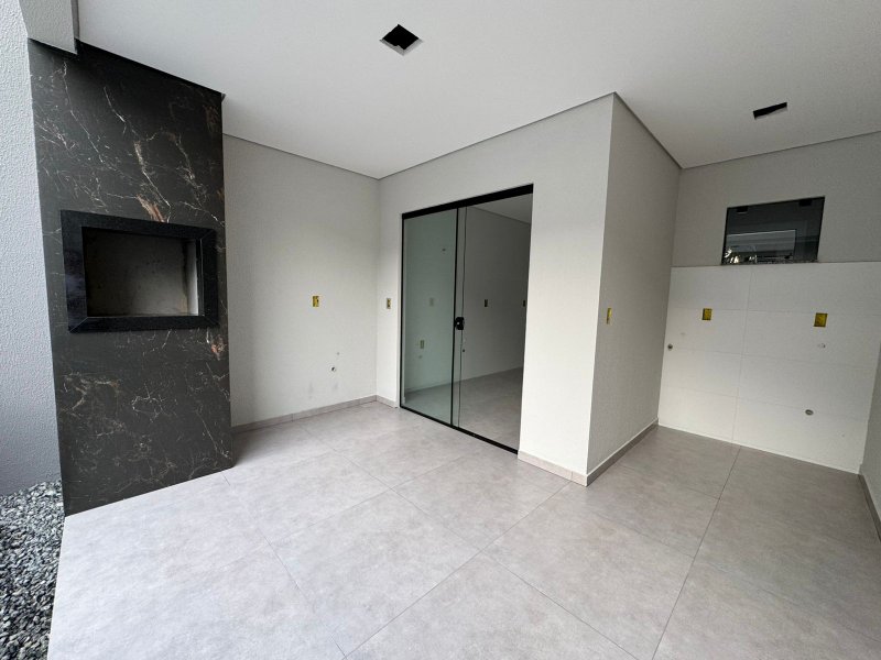 Sobrado Geminado Diferenciado no Bairro São Marcos Rua Humanitas Joinville - 