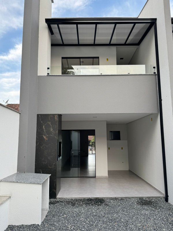 Sobrado Geminado Diferenciado no Bairro São Marcos Rua Humanitas Joinville - 