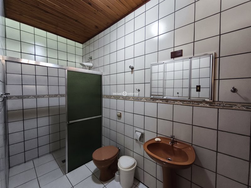 Chácara com 4 suítes e área gourmet na Represa de Avaré - Avaré - 