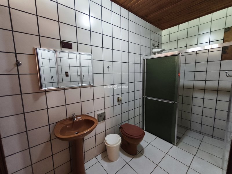 Chácara com 4 suítes e área gourmet na Represa de Avaré - Avaré - 