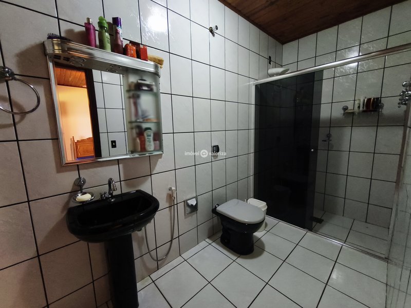 Chácara com 4 suítes e área gourmet na Represa de Avaré - Avaré - 
