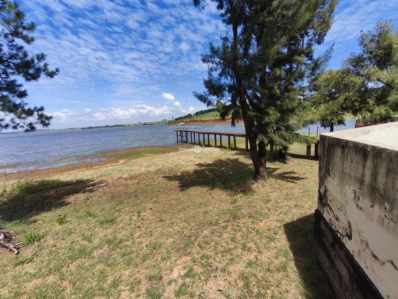 Chácara com 4 suítes e área gourmet na Represa de Avaré - Avaré - 