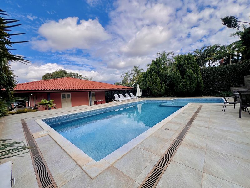 LINDA CASA / CHÁCARA COM TODAS AS COMODIDADES DA CIDADE Rua Abrahão Pinsky Sorocaba - 