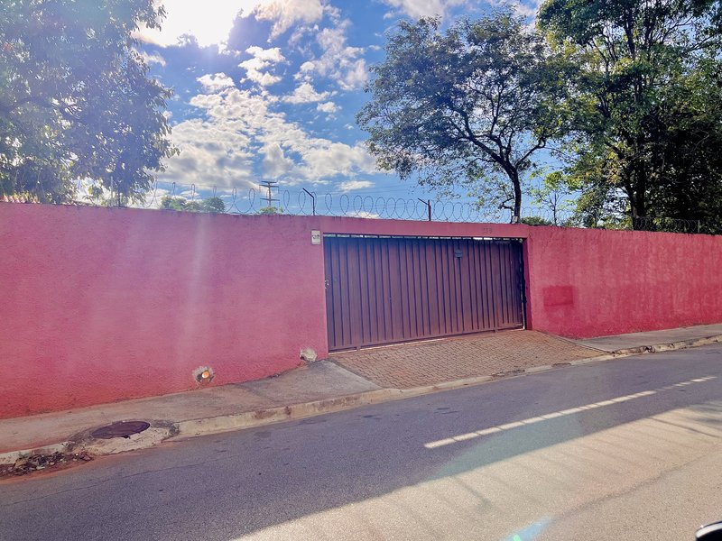 LINDA CASA / CHÁCARA COM TODAS AS COMODIDADES DA CIDADE Rua Abrahão Pinsky Sorocaba - 