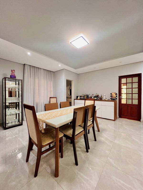 LINDA CASA / CHÁCARA COM TODAS AS COMODIDADES DA CIDADE Rua Abrahão Pinsky Sorocaba - 