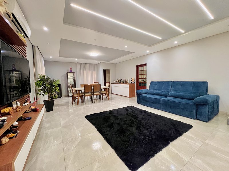 LINDA CASA / CHÁCARA COM TODAS AS COMODIDADES DA CIDADE Rua Abrahão Pinsky Sorocaba - 