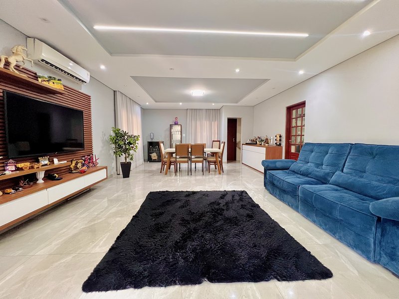 LINDA CASA / CHÁCARA COM TODAS AS COMODIDADES DA CIDADE Rua Abrahão Pinsky Sorocaba - 