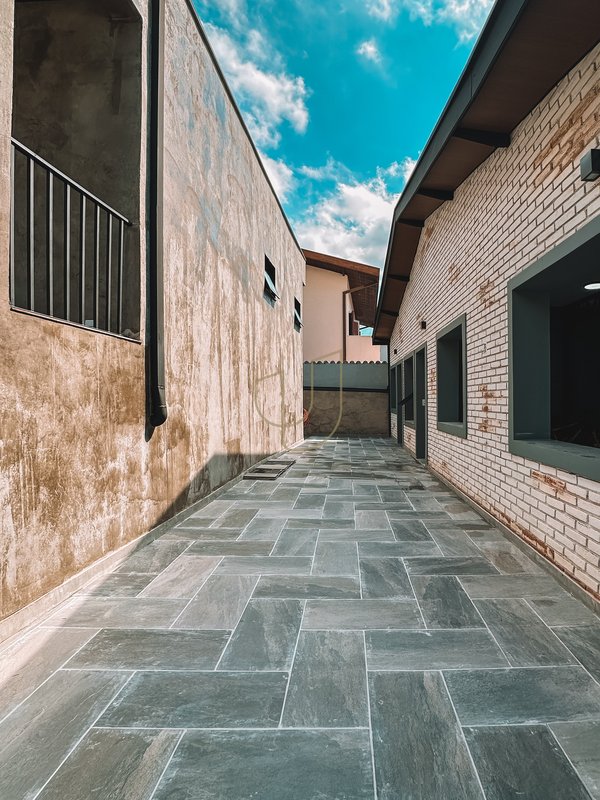 Casa Térrea com 3 Suítes no Condomínio Jardim das Colinas  São José dos Campos - 