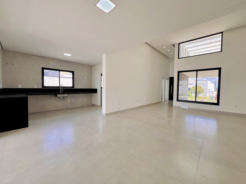 CASA TÉRREA EM ALPHAVILLE NOVA ESPLANADA C/ 240m² DE ÁREA CONSTRUÍDA Alameda Grécia Votorantim - 
