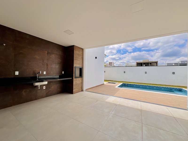 CASA TÉRREA EM ALPHAVILLE NOVA ESPLANADA C/ 240m² DE ÁREA CONSTRUÍDA Alameda Grécia Votorantim - 