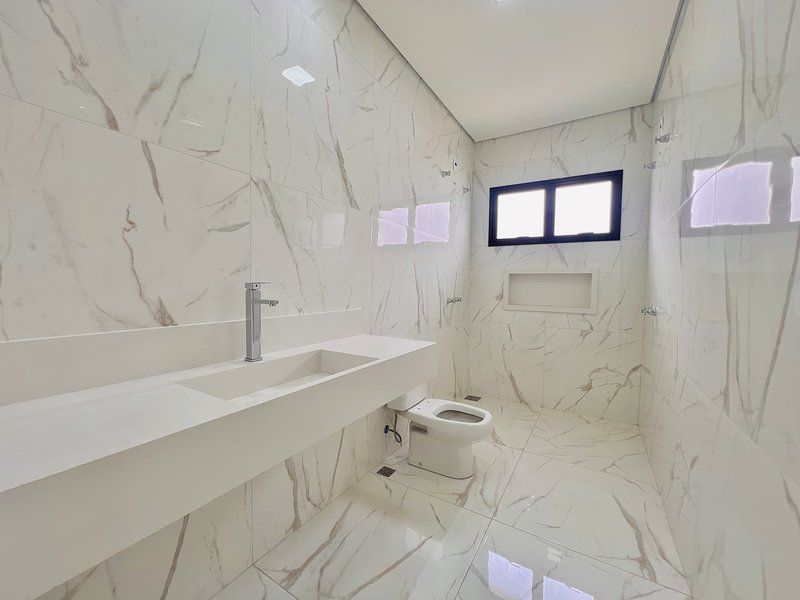 CASA TÉRREA EM ALPHAVILLE NOVA ESPLANADA C/ 240m² DE ÁREA CONSTRUÍDA Alameda Grécia Votorantim - 