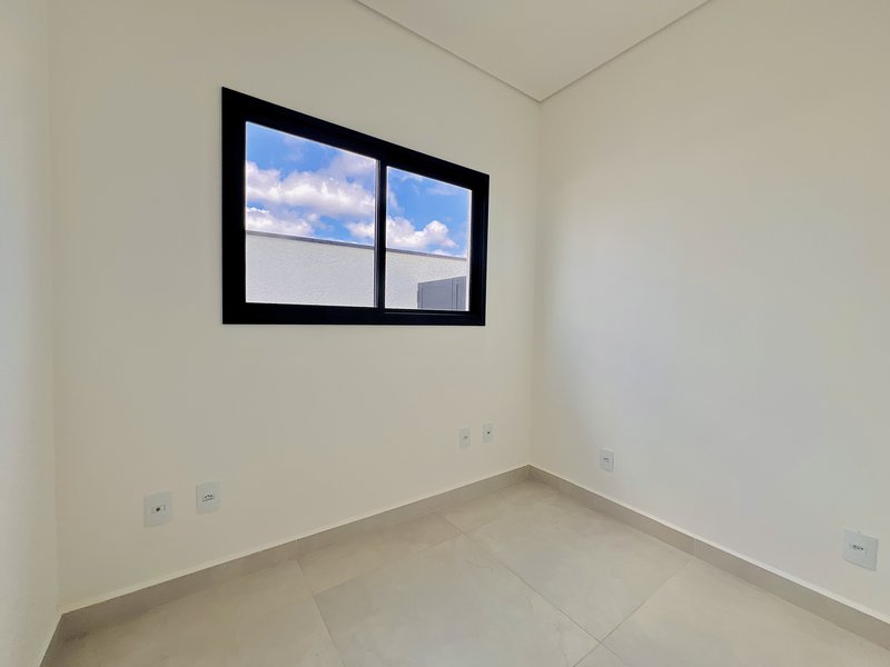 CASA TÉRREA EM ALPHAVILLE NOVA ESPLANADA C/ 240m² DE ÁREA CONSTRUÍDA Alameda Grécia Votorantim - 