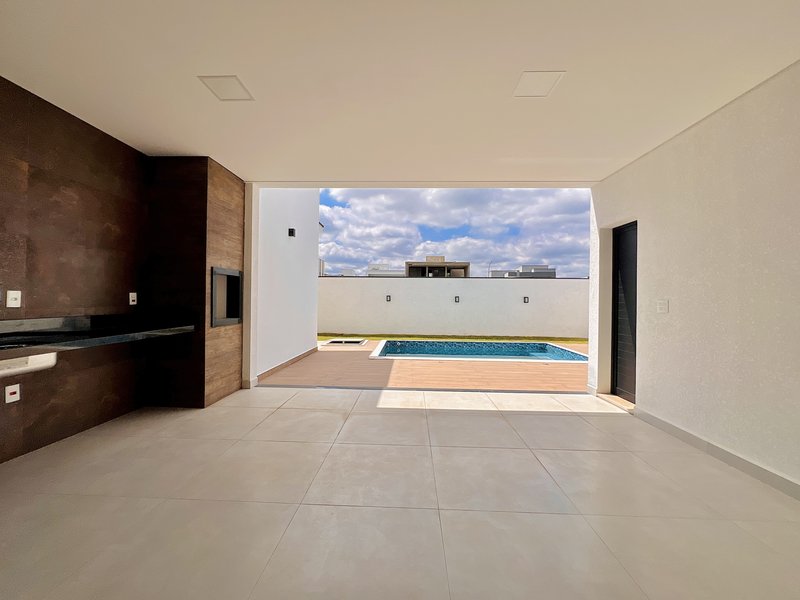 CASA TÉRREA EM ALPHAVILLE NOVA ESPLANADA C/ 240m² DE ÁREA CONSTRUÍDA Alameda Grécia Votorantim - 