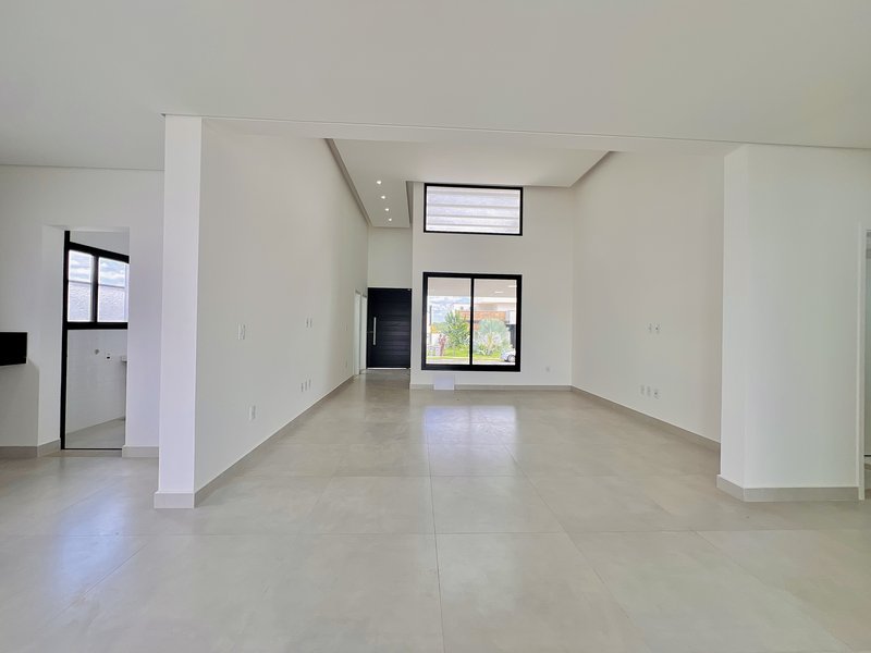 CASA TÉRREA EM ALPHAVILLE NOVA ESPLANADA C/ 240m² DE ÁREA CONSTRUÍDA Alameda Grécia Votorantim - 