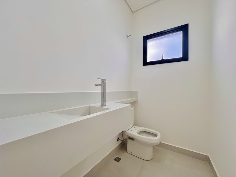 CASA TÉRREA EM ALPHAVILLE NOVA ESPLANADA C/ 240m² DE ÁREA CONSTRUÍDA Alameda Grécia Votorantim - 