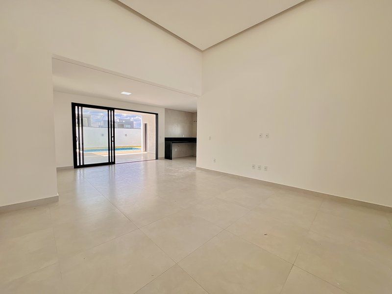 CASA TÉRREA EM ALPHAVILLE NOVA ESPLANADA C/ 240m² DE ÁREA CONSTRUÍDA Alameda Grécia Votorantim - 