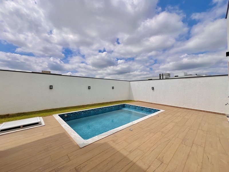 CASA TÉRREA EM ALPHAVILLE NOVA ESPLANADA C/ 240m² DE ÁREA CONSTRUÍDA Alameda Grécia Votorantim - 
