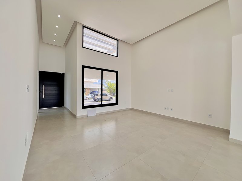 CASA TÉRREA EM ALPHAVILLE NOVA ESPLANADA C/ 240m² DE ÁREA CONSTRUÍDA Alameda Grécia Votorantim - 