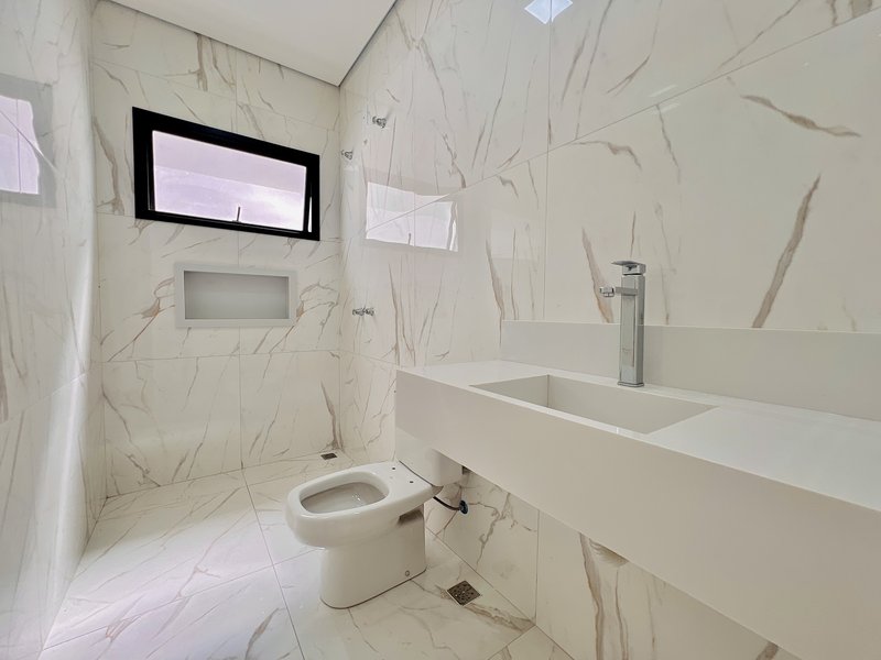 CASA TÉRREA EM ALPHAVILLE NOVA ESPLANADA C/ 240m² DE ÁREA CONSTRUÍDA Alameda Grécia Votorantim - 