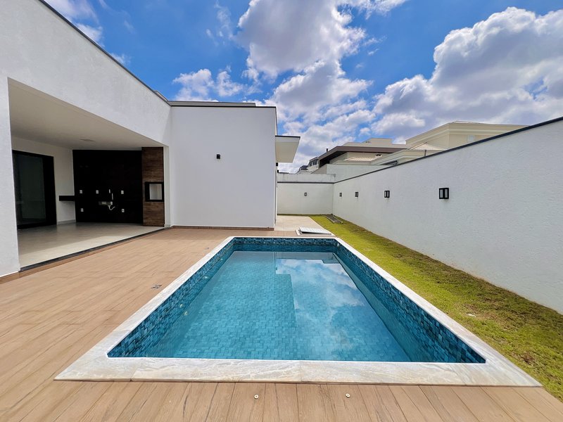 CASA TÉRREA EM ALPHAVILLE NOVA ESPLANADA C/ 240m² DE ÁREA CONSTRUÍDA Alameda Grécia Votorantim - 