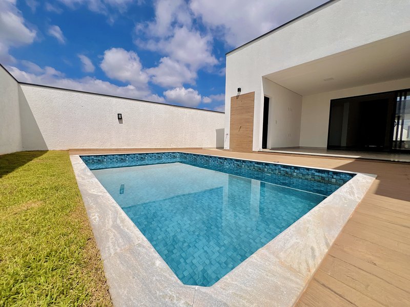 CASA TÉRREA EM ALPHAVILLE NOVA ESPLANADA C/ 240m² DE ÁREA CONSTRUÍDA Alameda Grécia Votorantim - 