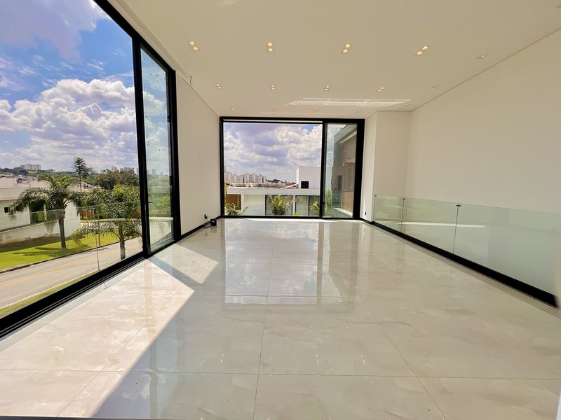 CASA DE ESQUINA EM ALPHAVILLE NOVA ESPLANADA C/400m² DE ÁREA CONSTRUÍDA E 5 SUÍTES Alameda Nova Zelândia Votorantim - 
