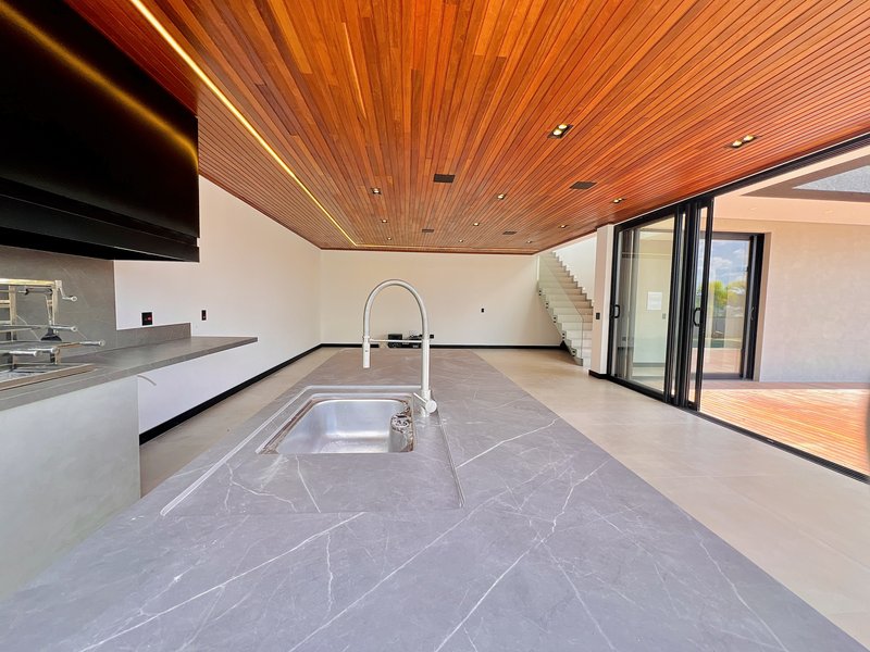 CASA DE ESQUINA EM ALPHAVILLE NOVA ESPLANADA C/400m² DE ÁREA CONSTRUÍDA E 5 SUÍTES Alameda Nova Zelândia Votorantim - 