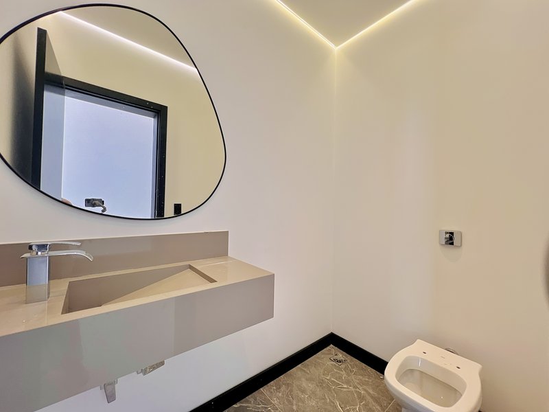 CASA DE ESQUINA EM ALPHAVILLE NOVA ESPLANADA C/400m² DE ÁREA CONSTRUÍDA E 5 SUÍTES Alameda Nova Zelândia Votorantim - 