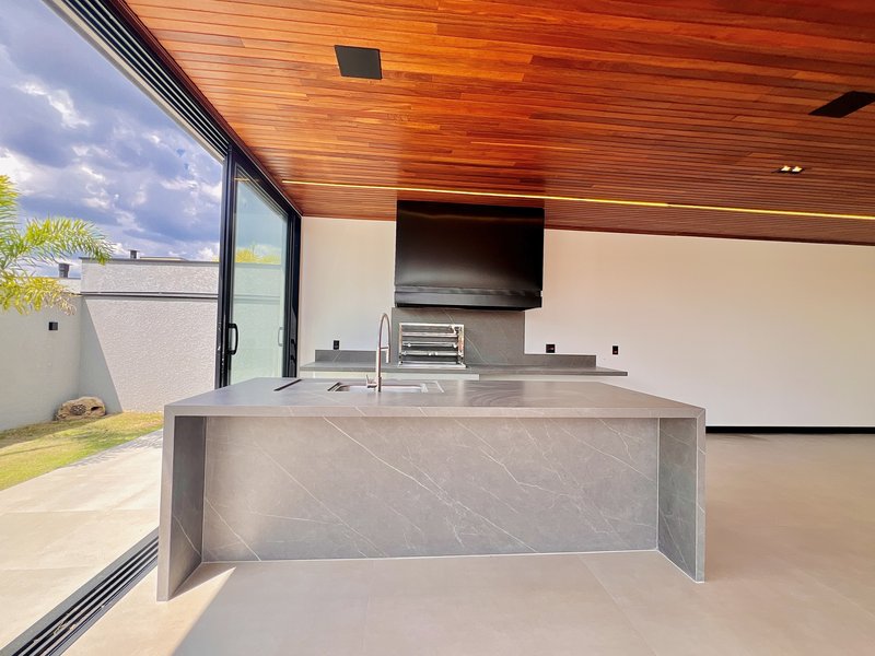 CASA DE ESQUINA EM ALPHAVILLE NOVA ESPLANADA C/400m² DE ÁREA CONSTRUÍDA E 5 SUÍTES Alameda Nova Zelândia Votorantim - 