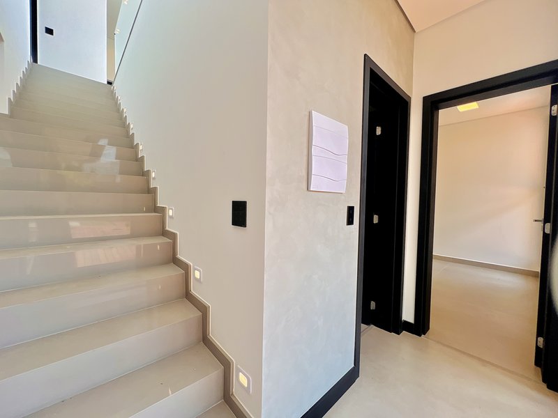 CASA DE ESQUINA EM ALPHAVILLE NOVA ESPLANADA C/400m² DE ÁREA CONSTRUÍDA E 5 SUÍTES Alameda Nova Zelândia Votorantim - 