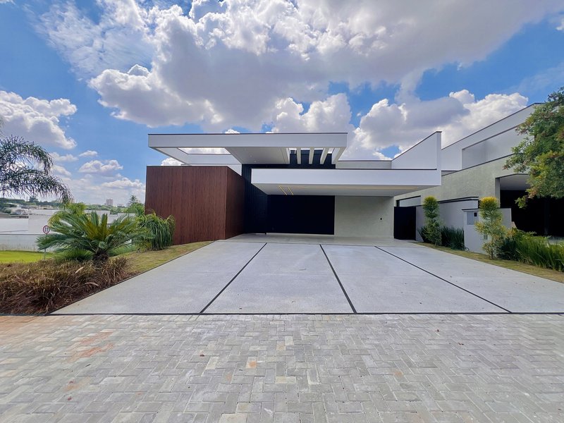 CASA DE ESQUINA EM ALPHAVILLE NOVA ESPLANADA C/400m² DE ÁREA CONSTRUÍDA E 5 SUÍTES Alameda Nova Zelândia Votorantim - 