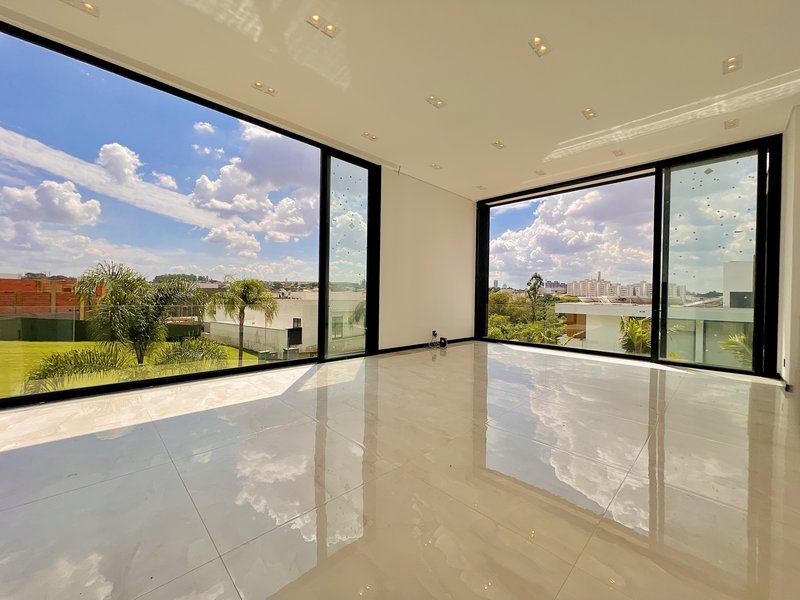 CASA DE ESQUINA EM ALPHAVILLE NOVA ESPLANADA C/400m² DE ÁREA CONSTRUÍDA E 5 SUÍTES Alameda Nova Zelândia Votorantim - 
