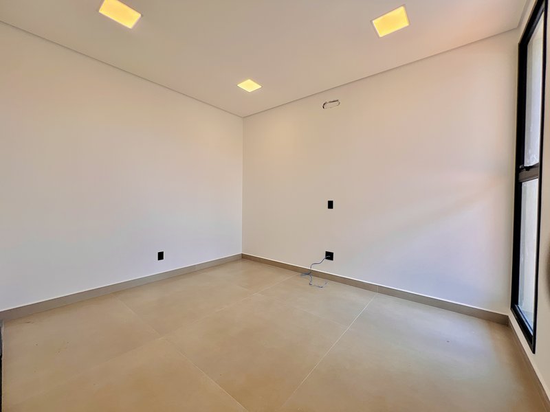 CASA DE ESQUINA EM ALPHAVILLE NOVA ESPLANADA C/400m² DE ÁREA CONSTRUÍDA E 5 SUÍTES Alameda Nova Zelândia Votorantim - 