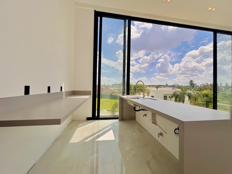 CASA DE ESQUINA EM ALPHAVILLE NOVA ESPLANADA C/400m² DE ÁREA CONSTRUÍDA E 5 SUÍTES Alameda Nova Zelândia Votorantim - 