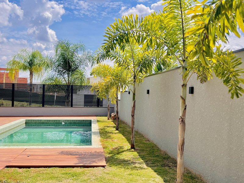 CASA DE ESQUINA EM ALPHAVILLE NOVA ESPLANADA C/400m² DE ÁREA CONSTRUÍDA E 5 SUÍTES Alameda Nova Zelândia Votorantim - 