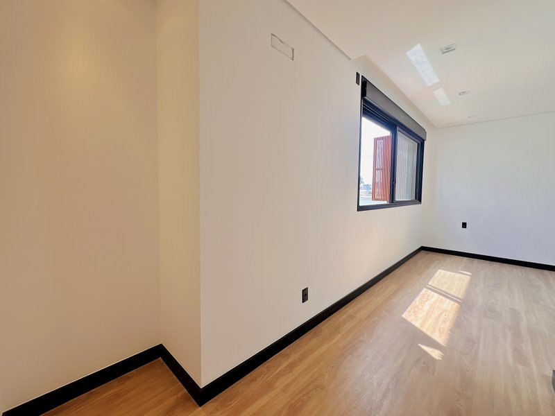 CASA DE ESQUINA EM ALPHAVILLE NOVA ESPLANADA C/400m² DE ÁREA CONSTRUÍDA E 5 SUÍTES Alameda Nova Zelândia Votorantim - 