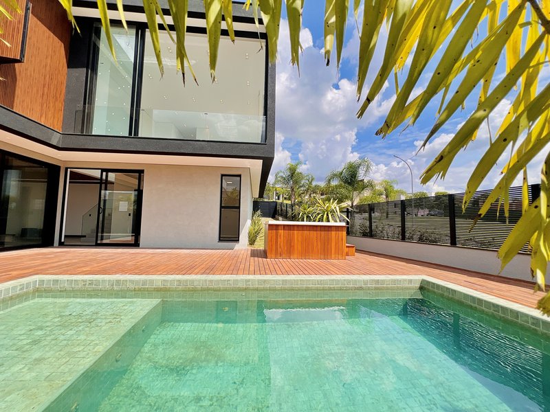 CASA DE ESQUINA EM ALPHAVILLE NOVA ESPLANADA C/400m² DE ÁREA CONSTRUÍDA E 5 SUÍTES Alameda Nova Zelândia Votorantim - 
