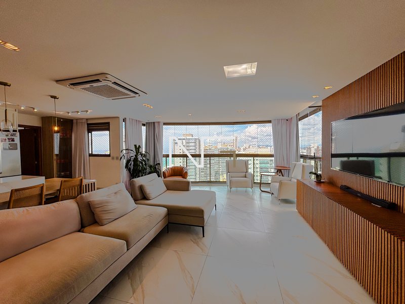 Luxo e Privacidade na Orla de Vila Velha – Cobertura Duplex com Lazer Privativo e Vista Avenida Estudante José Júlio de Souza Vila Velha - 