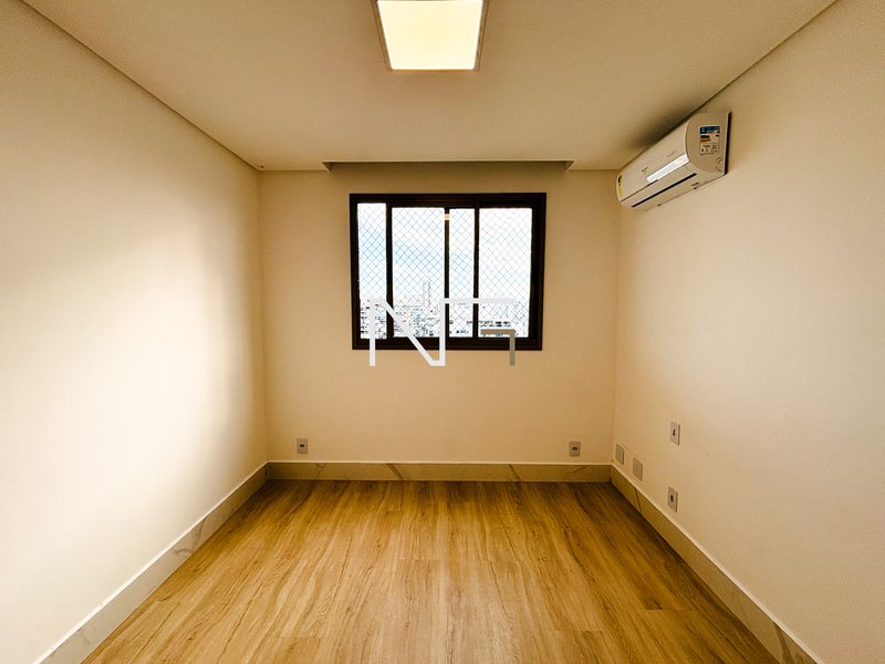 Luxo e Privacidade na Orla de Vila Velha – Cobertura Duplex com Lazer Privativo e Vista Avenida Estudante José Júlio de Souza Vila Velha - 