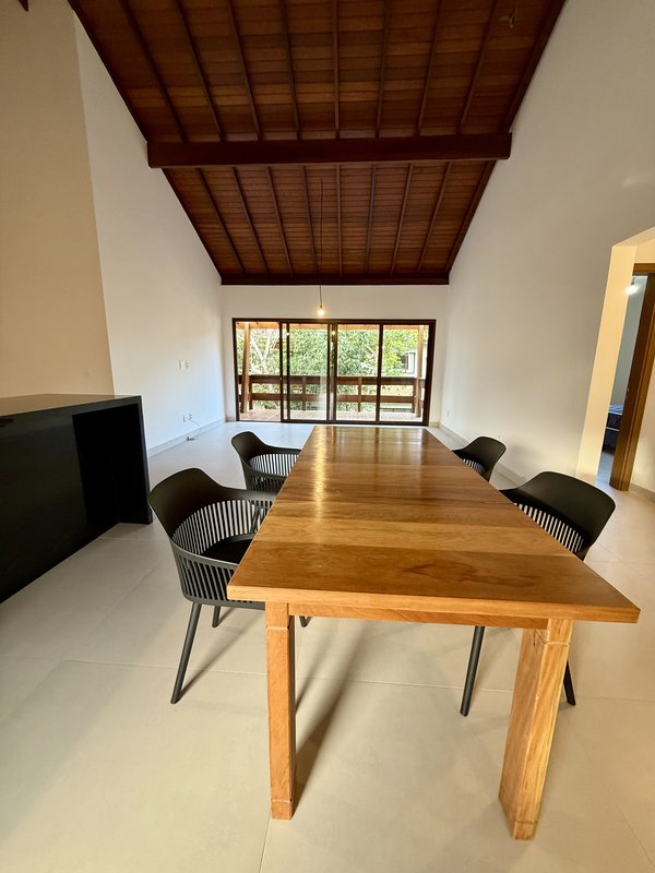 Apartamento de 3 dormitórios / 900 metros da praia da pitinga /semi mobiliado Rua pitinga  Porto Seguro - 