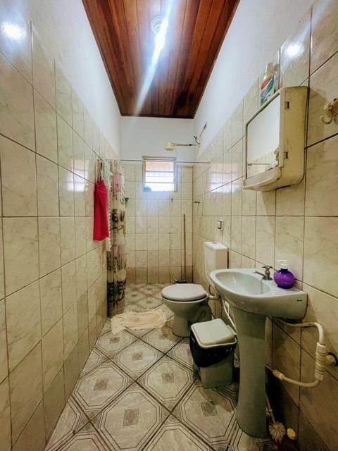Edícula à Venda – Bairro Golfinhos 🏡✨ - Caraguatatuba - 