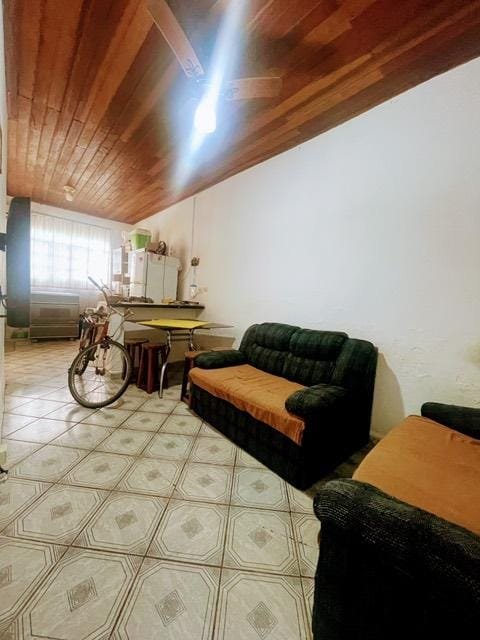 Edícula à Venda – Bairro Golfinhos 🏡✨ - Caraguatatuba - 