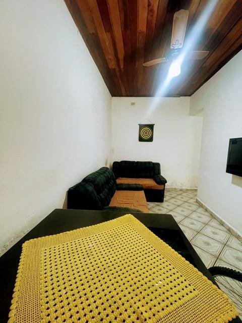 Edícula à Venda – Bairro Golfinhos 🏡✨ - Caraguatatuba - 
