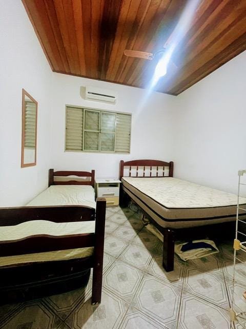 Edícula à Venda – Bairro Golfinhos 🏡✨ - Caraguatatuba - 