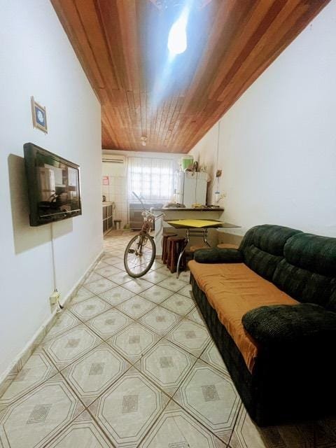 Edícula à Venda – Bairro Golfinhos 🏡✨ - Caraguatatuba - 