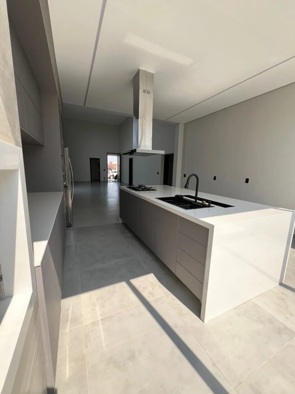 Casa com 3 dormit&oacute;rios,322 m&sup2; - condom&iacute;nio Alphaville Castello - It&uacute; - SP Rodovia Waldomiro Corrêa de Camargo Itu - 