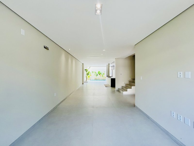 Sobrado Pronto com 3 Suítes no Residencial Parintins – Sofisticação e Conforto Avenida Engenheiro Anysio da Rocha Compasso Porto Velho - 