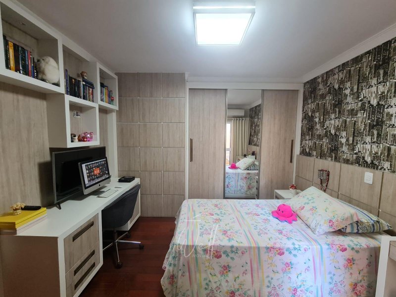 Sobrado na Vila Assunção em Santo André 298m2 - 03 suítes - 06 vagas - Santo André - 