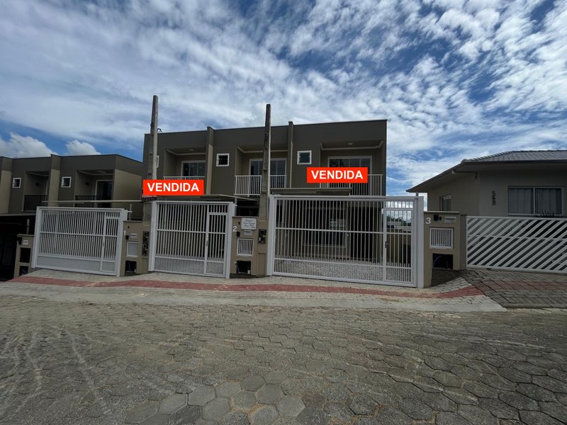 Sobrado Geminado com 2 suítes - Bairro Cedro Alto - Brusque - 