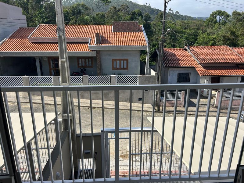 Sobrado Geminado com 2 suítes - Bairro Cedro Alto - Brusque - 